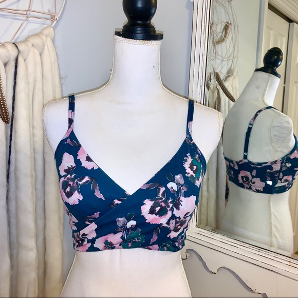 Fabletics Sports Bra - Picture 1 of 5